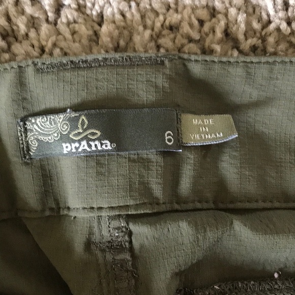 Green quick drying pants by Prana, size 6 - Picture 4 of 4